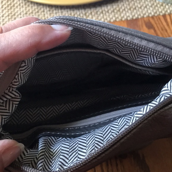 Purse with Conceal Carry includes Blackhawk holster size 4 - Picture 5 of 16